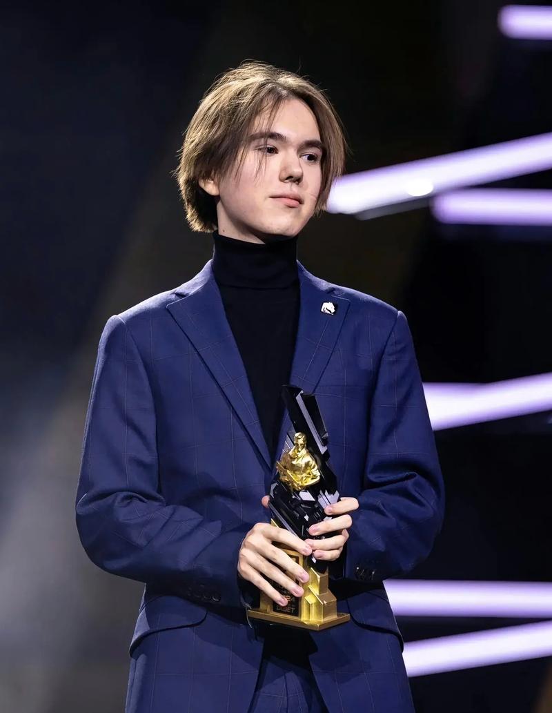 25秋第七周最佳阵容：武汉ES四人上榜，Alan获双料周最佳