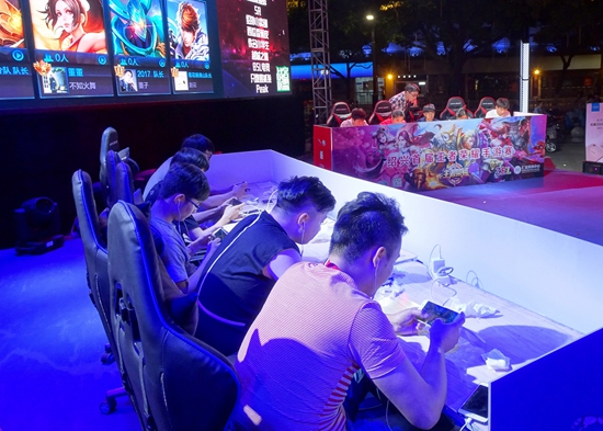 观看上海Major RMR的观众数量是 Austin 的两倍；Major RMR